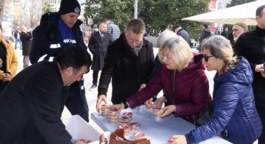 İzmit Belediyesi'nden vatandaşlara kandil helvası