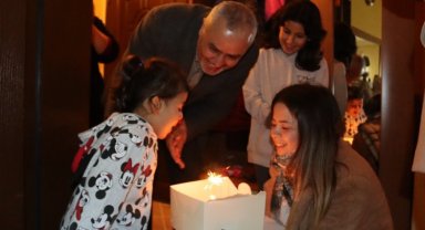 Kahramanmaraşlı depremzede minik Elif'e doğum günü sürprizi