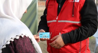 Kızılay'dan afetzedelere 70 milyonluk alışveriş kartı