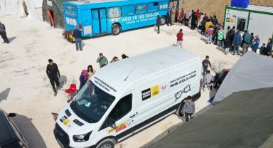 Konya 'mobil gözlük aracı' Hataylı depremzedelere hizmet veriyor