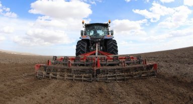 Konya'da atıl araziye aspir ekimi