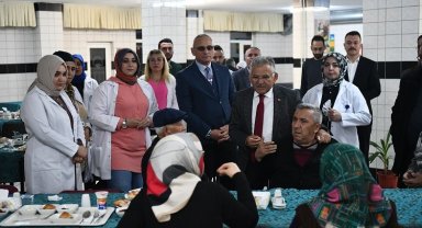 Memduh Büyükkılıç ulu çınarlarla iftarda buluştu