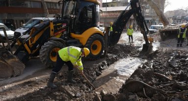 Sakarya afet bölgesinin altyapısında yaraları sarıyor