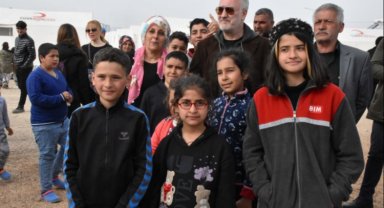 Ünlü isimlerden Malatya'da afetzedelere moral