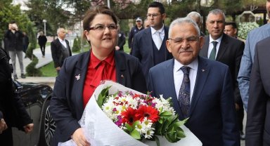 Bakan Yanık'tan Memduh Büyükkılıç'a ziyaret