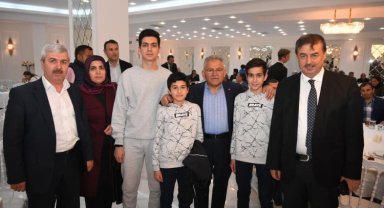 Büyükkılıç ailesi meclis üyeleriyle iftar sofrasında