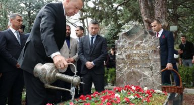 Cumhurbaşkanı Erdoğan'dan Türkeş'in kabrine ziyaret