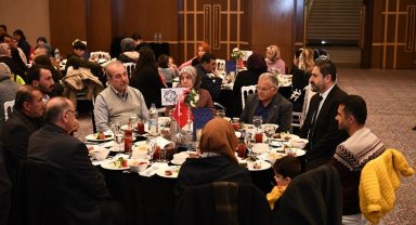 Depremzedeler iftarda Büyükkılıç'la buluştu