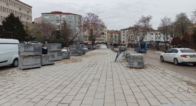 Edirne Keşan'da Cumhuriyet Meydanı depoya dönüştü!