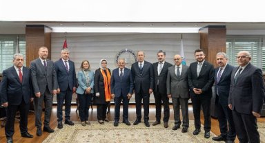 Hulusi Akar'a coşkulu karşılama