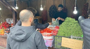 İstanbul'da depremzedeler için dayanışma pazarı