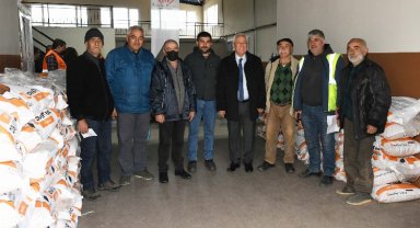 Karabağlar üreticinin yanında