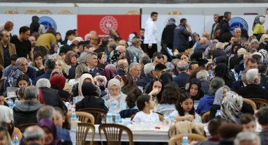 Kayseri bürokrasisi gazi ve depremzedelerle iftarda buluştu