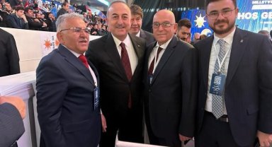 Memduh Büyükkılıç vekil adaylarının yanında