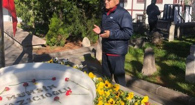 Memduh Büyükkılıç'tan anlamlı kabir ziyareti