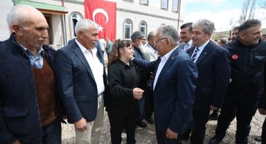 Memduh Büyükkılıç'tan 'hizmetkar' mesajı