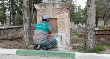 Nevşehir Belediyesi'nden mezarlıklara temizlik
