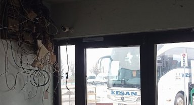 Otogarda açık kablo tehlikesi