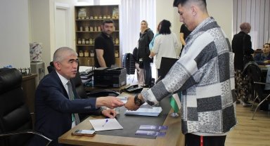 Özbek vatandaşları sandığa gitti