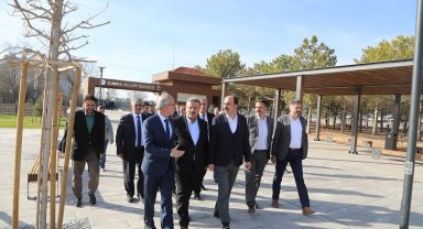 Uğur İbrahim Altay esnafla buluştu