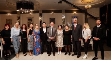 Ahmet Çolakbayrakdar berber ve kuaförlerle buluştu