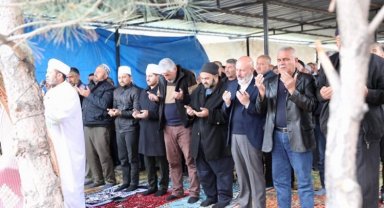 Ahmet Çolakbayrakdar şükür sofrasında