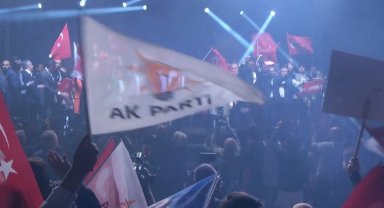 AK Parti Bursa'dan seçim kutlaması (CANLI)