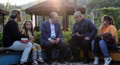 Bakan Varank Bursa'da depremzedelerle buluştu