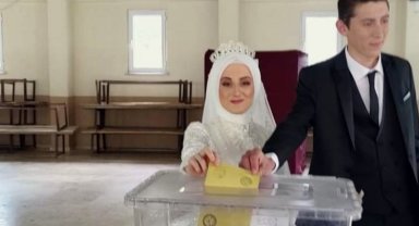 Bursa Yenişehir'de gelinliğiyle sandığa geldi