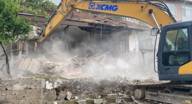Gölcük'te yıkılan metruk sayısı 120 oldu