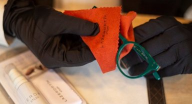 Gözlükleriniz bakteri yuvasına dönüşmesin!