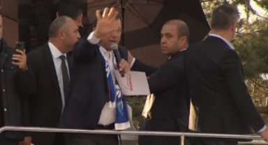 İmamoğlu'nun Erzurum mitingine taşlı saldırı!