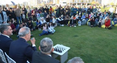 Kayseri protokolü gençlerle buluştu