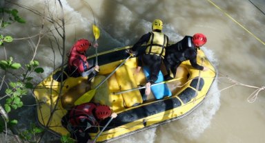 Kocaeli İtfaiyesi'nden selde arama ve kurtarma eğitimi