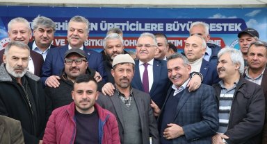 Memduh Büyükkılıç çiftçileri kutladı