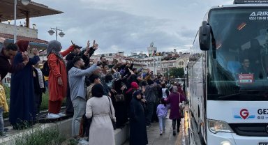 Türkiye'nin ilk Hac kafilesine Konya uğurlaması