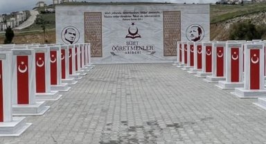 Bakan Tekin şehit öğretmenleri andı