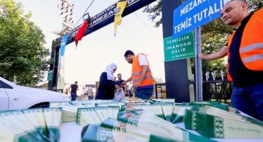 Diyarbakır'da kabir ziyareti yapanlara lokum ikramı