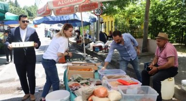 İzmit Belediyesi yöneticileri pazar esnafı ile buluştu