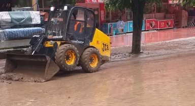 Kastamonu'da sel... Ekipler sahada