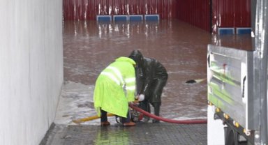 Manisa Akhisar'da taşkınlara müdahale