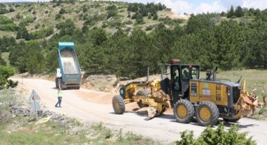 Manisa'da hummalı çalışmayla Spil'in yollarına konfor geliyor