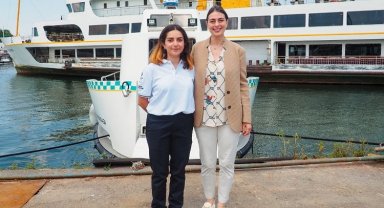 Şehir Hatları'nın ilk kadın kaptanı Deniz Taksi dümeninde