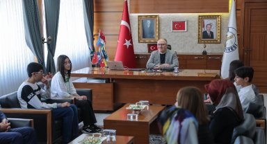 Sivaslı LGS birincileri Başkan Bilgin'le buluştu