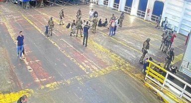 Türk gemisindeki kaçak yolculara İtalya'da operasyon!