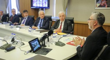 Bakan Işıkhan, SGK ve İşkur müdürleriyle buluştu