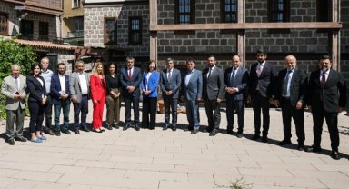 Bakan Tekin 'Anadolu' yayıncılarıyla buluştu