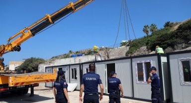 Bodrum sahilindeki 22 konteynere belediye müdahalesi