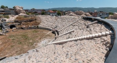 Bursa'da her köşeden tarih fışkırıyor... Roma Tiyatrosu turizme kazandırılıyor