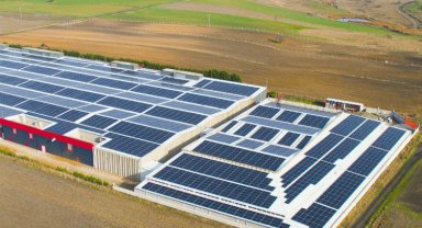 CW Enerji çatıları güneşle buluşturarak karbon salınımının önüne geçiyor